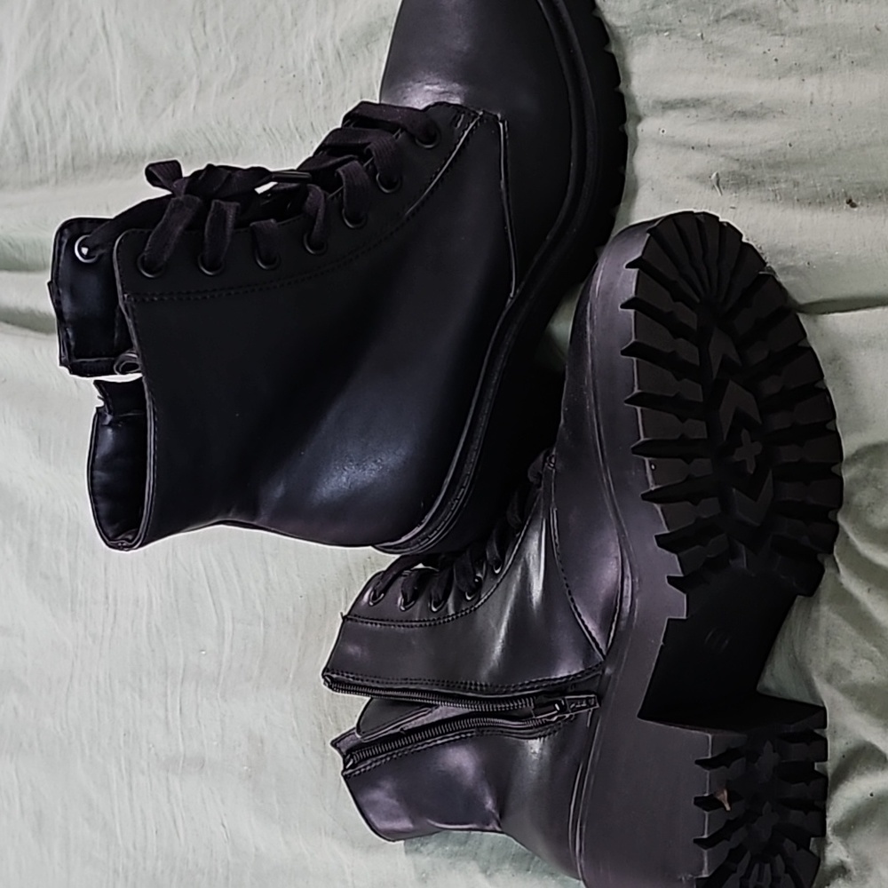 Women's Boots size 7